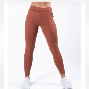 Alphalete Trace Joggers size XL. New with tags